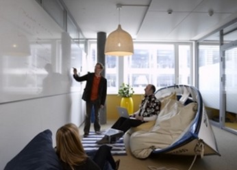 1361365061_take-a-look-at-googles-zurich-offices-is-this-your-dream-workplace-16-kopyala.jpg