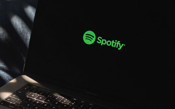 Yapay ZekaSpotify yapay sanatçılara etiket koyup önerilerden çıkarıyor