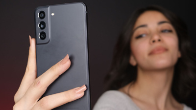 Samsung Galaxy S21 FE 5G kutusundan çıkıyor