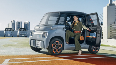 Citroen Ami ile Renault Clio çarpıştı, Ami'nin kazadan haberi yok Clio pert oldu