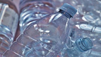 Eski plastik şişeleri çöpe atmayın: Değerlendirmenin 3 yolu