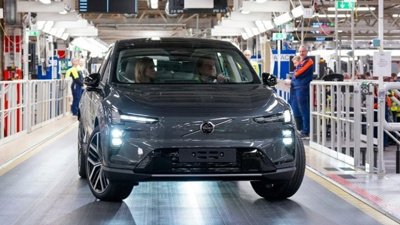 Volvo’dan EX60 teknolojilerini daha uygun fiyata sunacak yeni elektrikli model