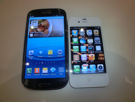 1340271995_samsung-galaxy-s3-vs-apple-iphone-4s-01-e1336321197885.jpg