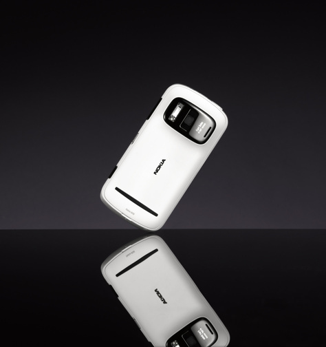 1340733289_nokia-808-pureview-4-white-large.jpg