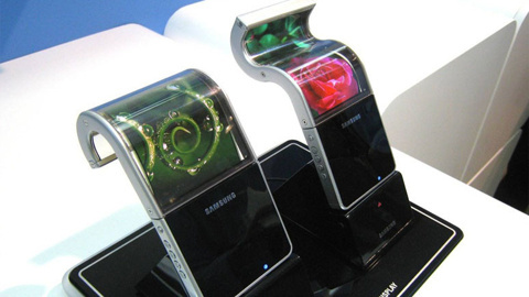 Samsung, 'neredeyse bitmiş' katlanabilir Galaxy X'i gösterdi