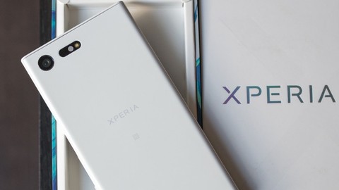 Xperia XZ2 kablosuz şarj olurken görüntülendi
