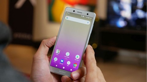 İşte küçük dev Xperia XZ2 Compact!