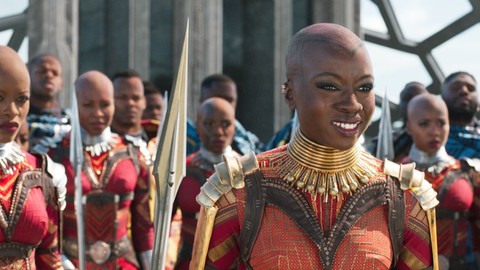 Black Panther Avengers ve Dark Knight'ı geride bıraktı!