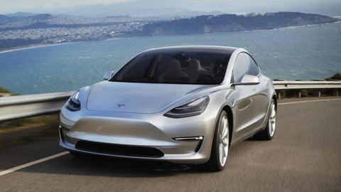 Tesla'nın aracı yine kazaya karıştı!