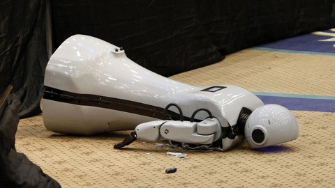 Cem Kıvırcık yazdı: Yere düşmekle robot…