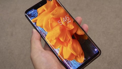 Sharp Aquos Zero hafifliği ile büyülüyor!