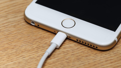 Apple'ın başı şarj adaptörleriyle dertte!