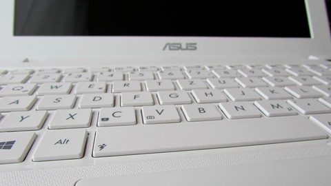 ASUS Vivobook X512 bilgisayarını tanıttı