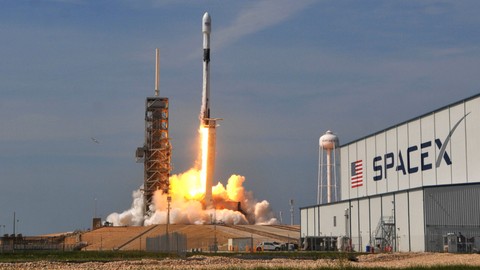 Falcon Heavy ilk ticari uçuşunu gerçekleştirdi!
