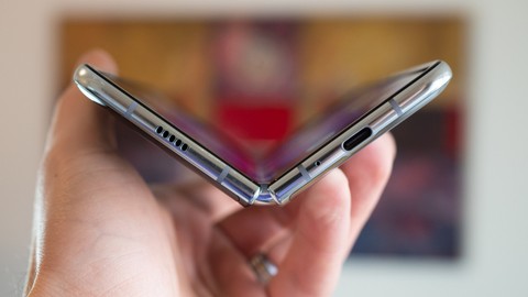 Samsung Galaxy Fold siparişlerini iptal ediyor!