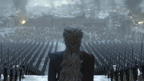 Game of Thrones finalinde su şişesi skandalı!