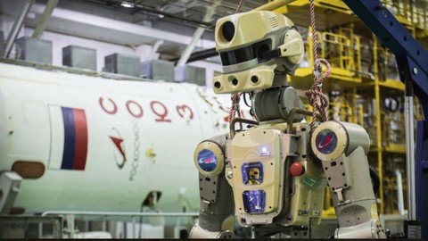 Rusya'nın insansı robotu FEDOR dünyaya döndü