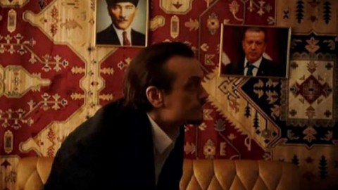 Netflix dizisindeki Atatürk detayı sosyal medyada tepki çekti!