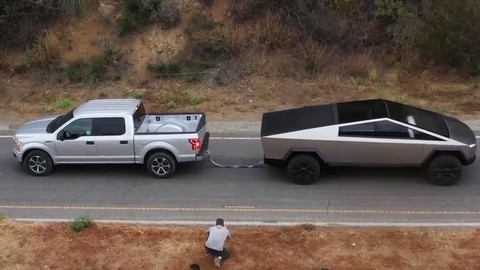 Tesla Cybertruck ve Ford F150 halat çekme yarışında