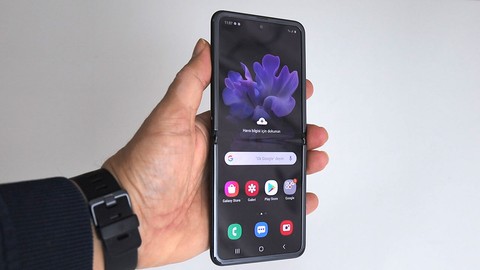 Samsung kendi katlanabilir ekranı için kolları sıvadı