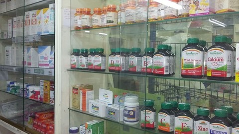 Eczanelerde ücretsiz maske dağıtımı başladı