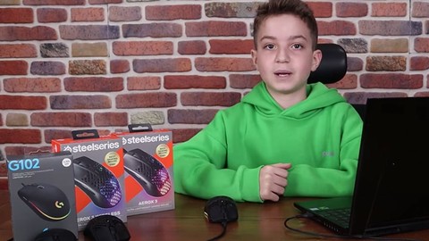 Mehmet Kaan 3 farklı fare ile Roblox oynuyor!