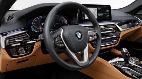2021 BMW 5 Serisi modeller lüks tekne fiyatları ile yarışıyor!