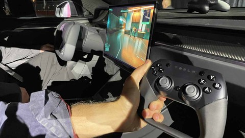 Tesla Model S Plaid'den Cyberpunk 2077 süprizi!