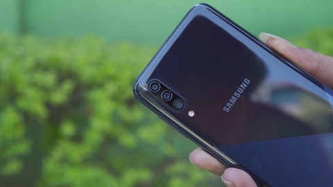 Sudan bir tık pahalı Galaxy A03s tanıtıldı