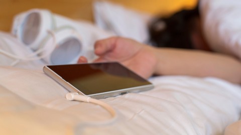 Google Saat uygulamasındaki alarm sorununun suçlusu Spotify çıktı!