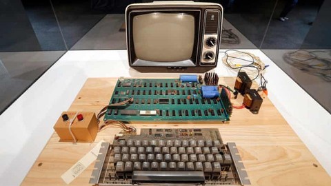 Apple geliştirdiği ilk bilgisayarı rekor fiyata sattı!