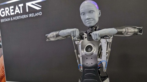 İnsansı robot yaptığı espri ile gündem oldu