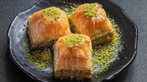 İçi boş baklava satan tatlıcı gündem oldu