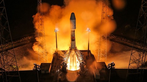 Rusya, Avrupa yaptırımları nedeniyle Soyuz roketinin fırlatılmasını askıya aldı!