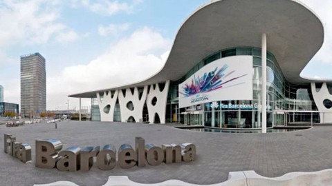 MWC 2022'yi geziyoruz! Teknolojioku fuar alanında!