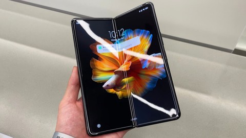 Xiaomi yeni katlanabilir cihazıyla "Hangi fotoğrafı silsem?" derdine son verecek!