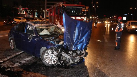 E5'te makas atan BMW'nin sonu kötü bitti! (video)