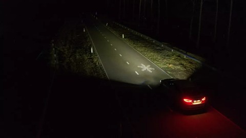 Ford'un deneysel teknolojisi yolunuzu bilgi ekranına dönüştürecek! [Video]