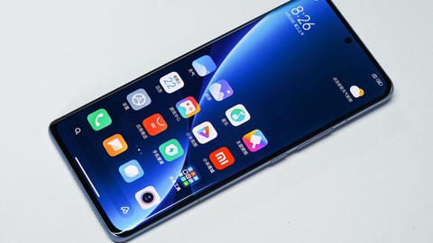 Seramik arka kapak ve 2.5D ekranıyla Xiaomi 13 iddialı geliyor!