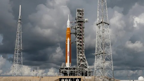 NASA, beklenen projeyi tekrar erteledi!