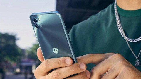 Moto E22 için geri sayım başladı!