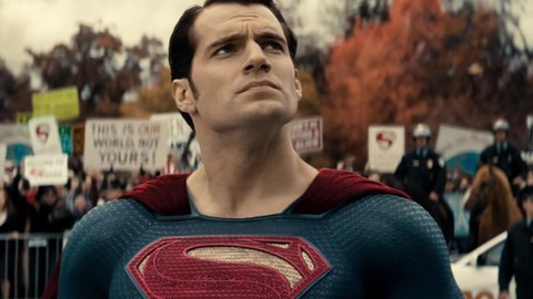 Henry Cavill Superman olarak geri dönüyor!