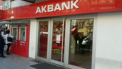 Akbank uygulaması yine çöktü! Uzun saatlerdir erişim sağlanamıyor