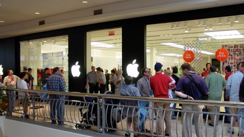 Apple dünyanın en değerli şirketi olmayı sürdürüyor