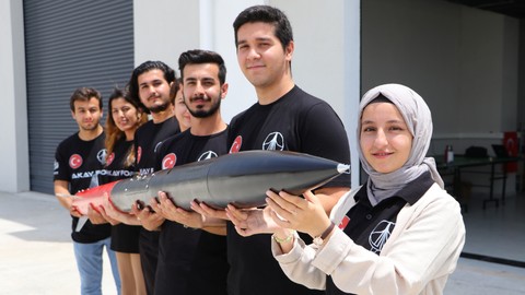 Öğrenciler 10 bin fite çıkabilen roket tasarladı