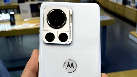 Motorola X30 yıllar sonra beklenen güncellemeyi aldı