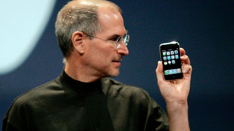 Kutusu hiç açılmamış ilk iPhone inanılmaz bir fiyata satıldı