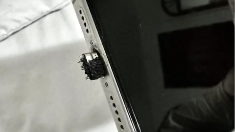 iPhone 15 Pro Max'ın şarj aleti eridi, kullanıcıyı yaraladı