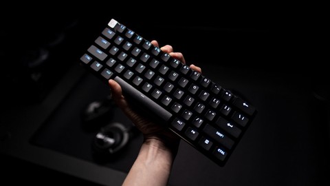 Logitech'in oyunculara özel klavyesi performansıyla şaşırttı, bu klavyeyse bizim kullandıklarımız ne