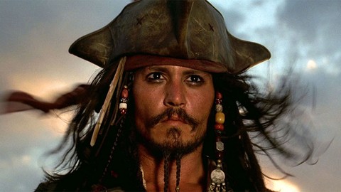 Karayip Korsanları geri dönüyor, hem de Johnny Depp ile